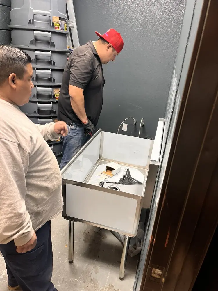 Commercial plumbing and sink installation in Valencia Northpark